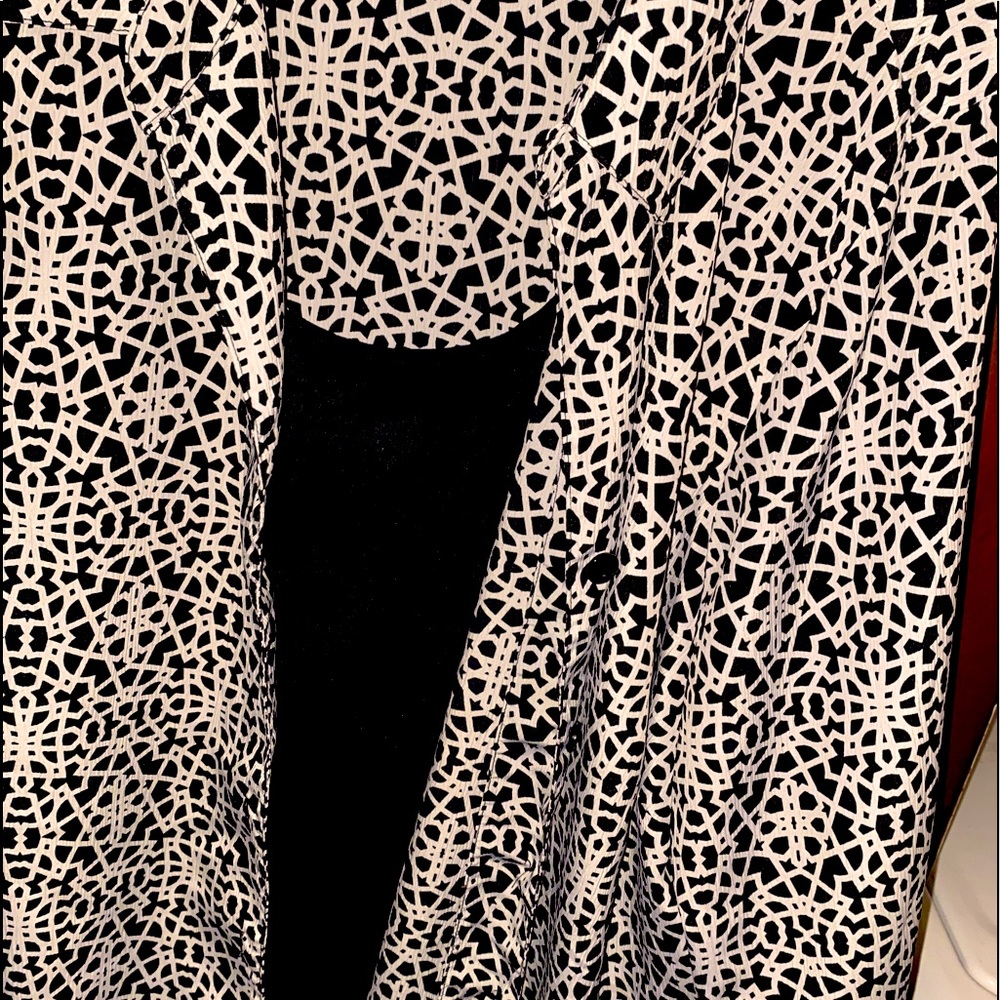 Plus size blouse black and white pattern